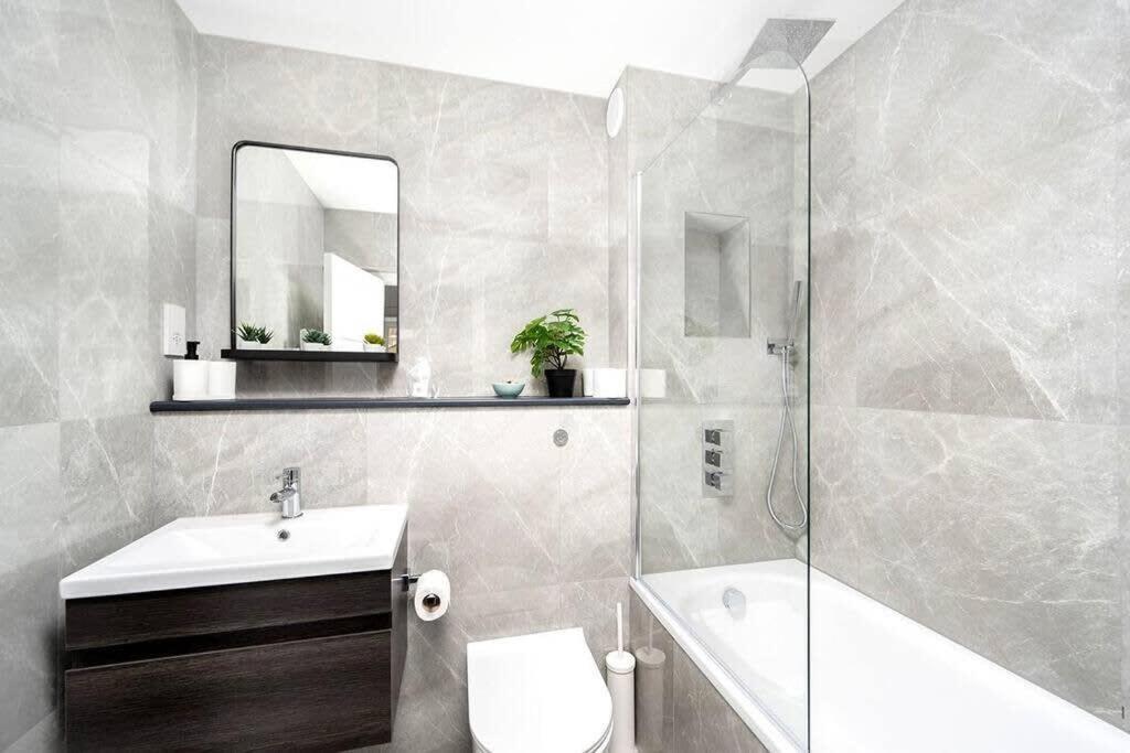 Charming Apartment In The Pleydell Estate Londra Esterno foto