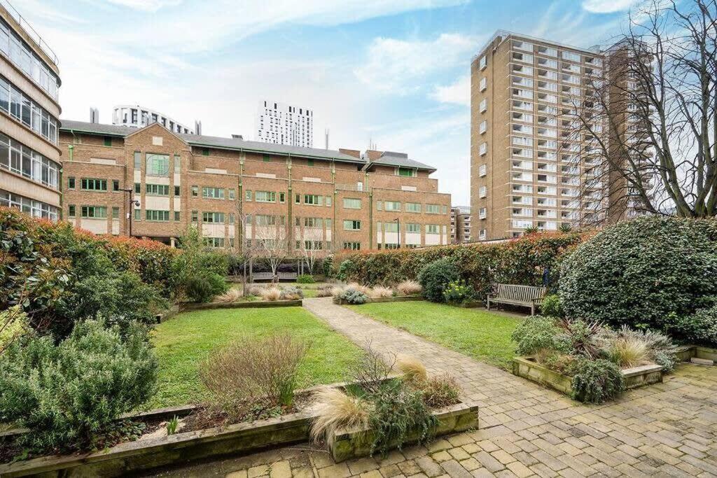 Charming Apartment In The Pleydell Estate Londra Esterno foto